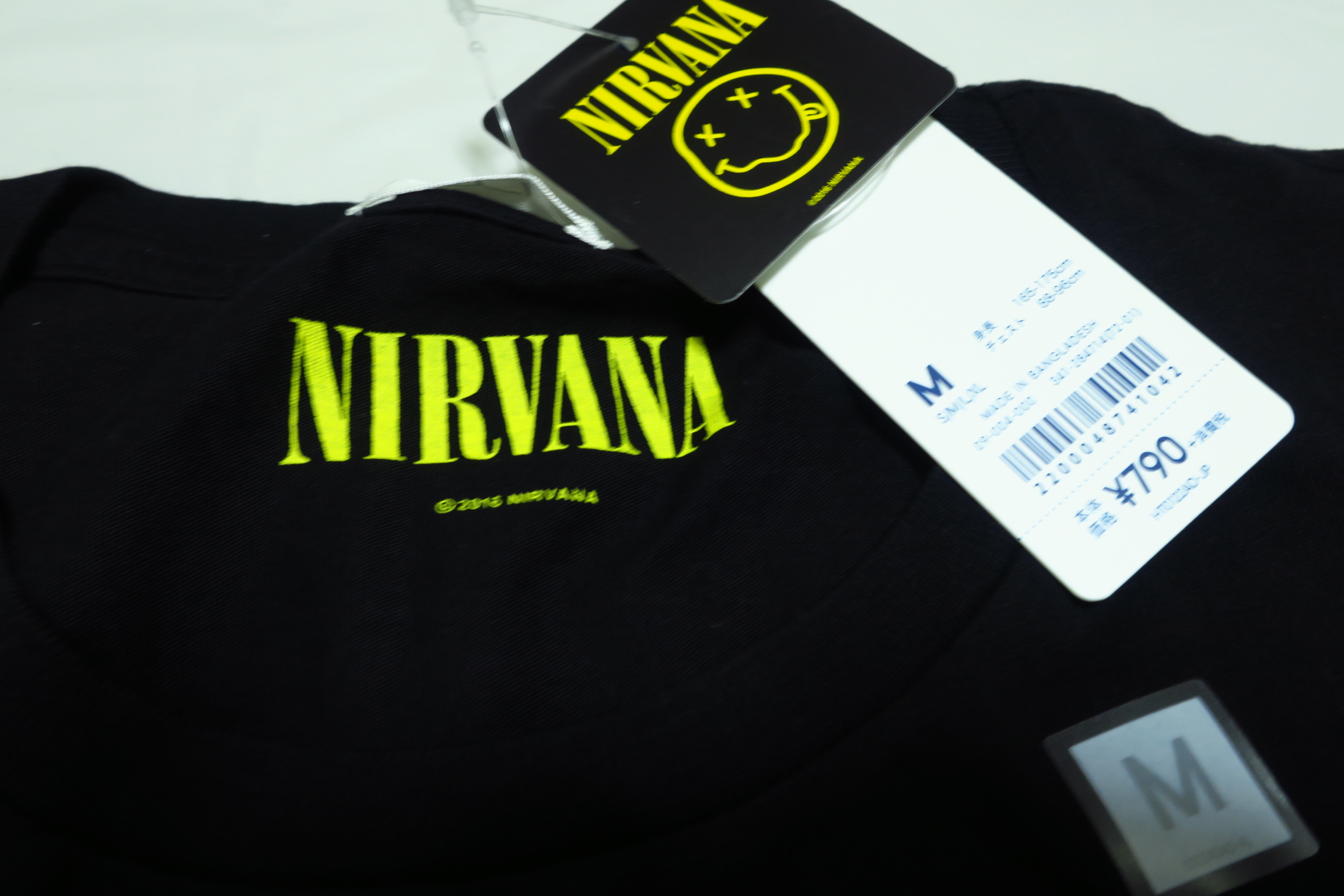 Guで Nirvana ニルヴァーナのロゴtシャツが790円で買えるよ